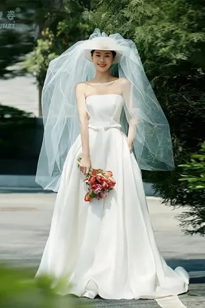 Korean Satin Simple Light Wedding Dress with Strapless and Waist Cinching A-line Bride's Wedding Dress Theme Photo Costume
