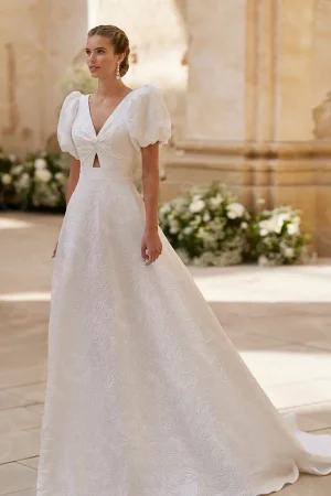 Customized Classic On Sale Wedding Dresses Lace Bridal Gowns 2025 V Neckline Bride Dresses Bubble Sleeve Wedding Gowns White